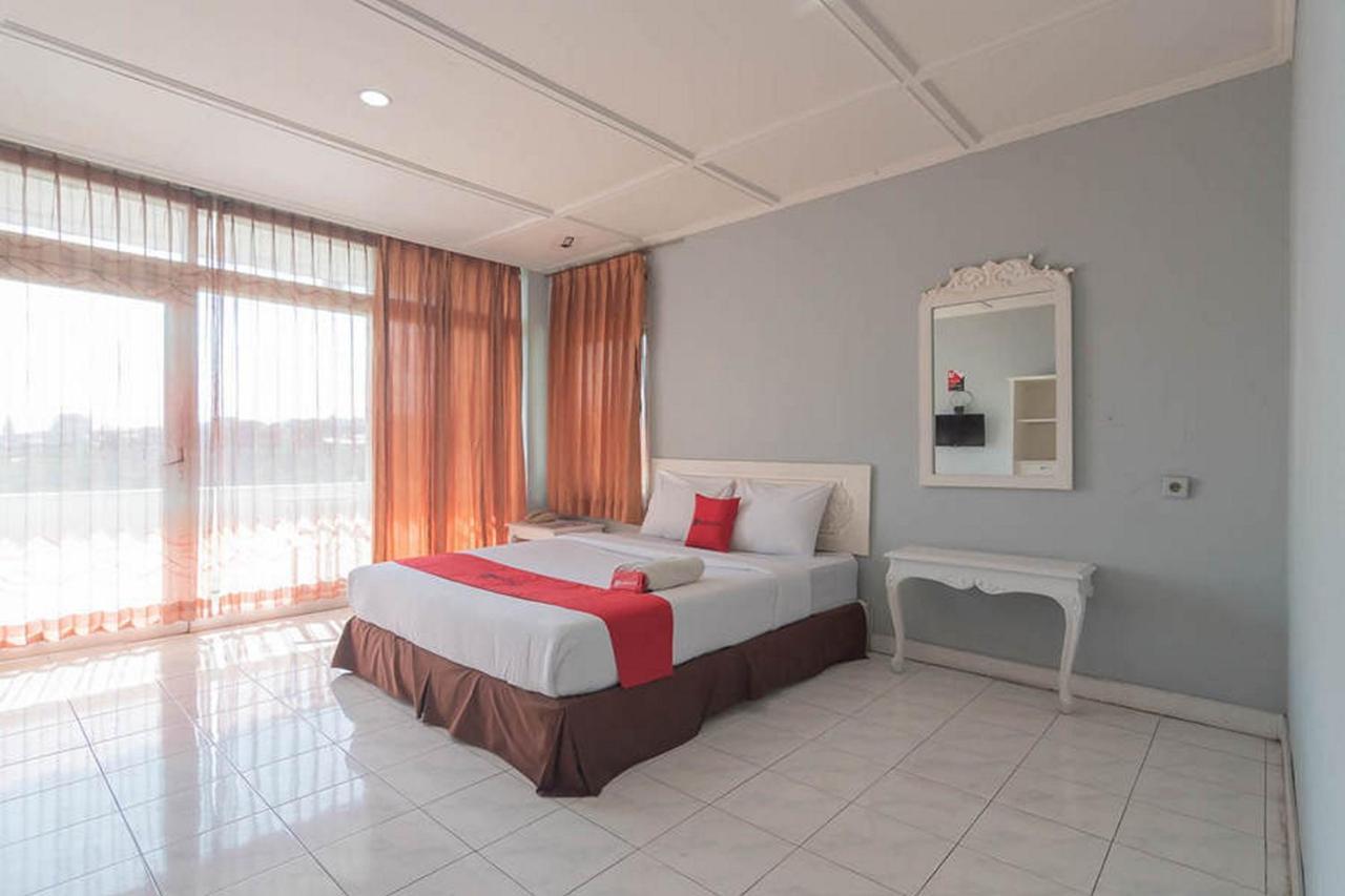 Hotel Reddoorz At Jalan Raya Lembang Padasul Exterior foto