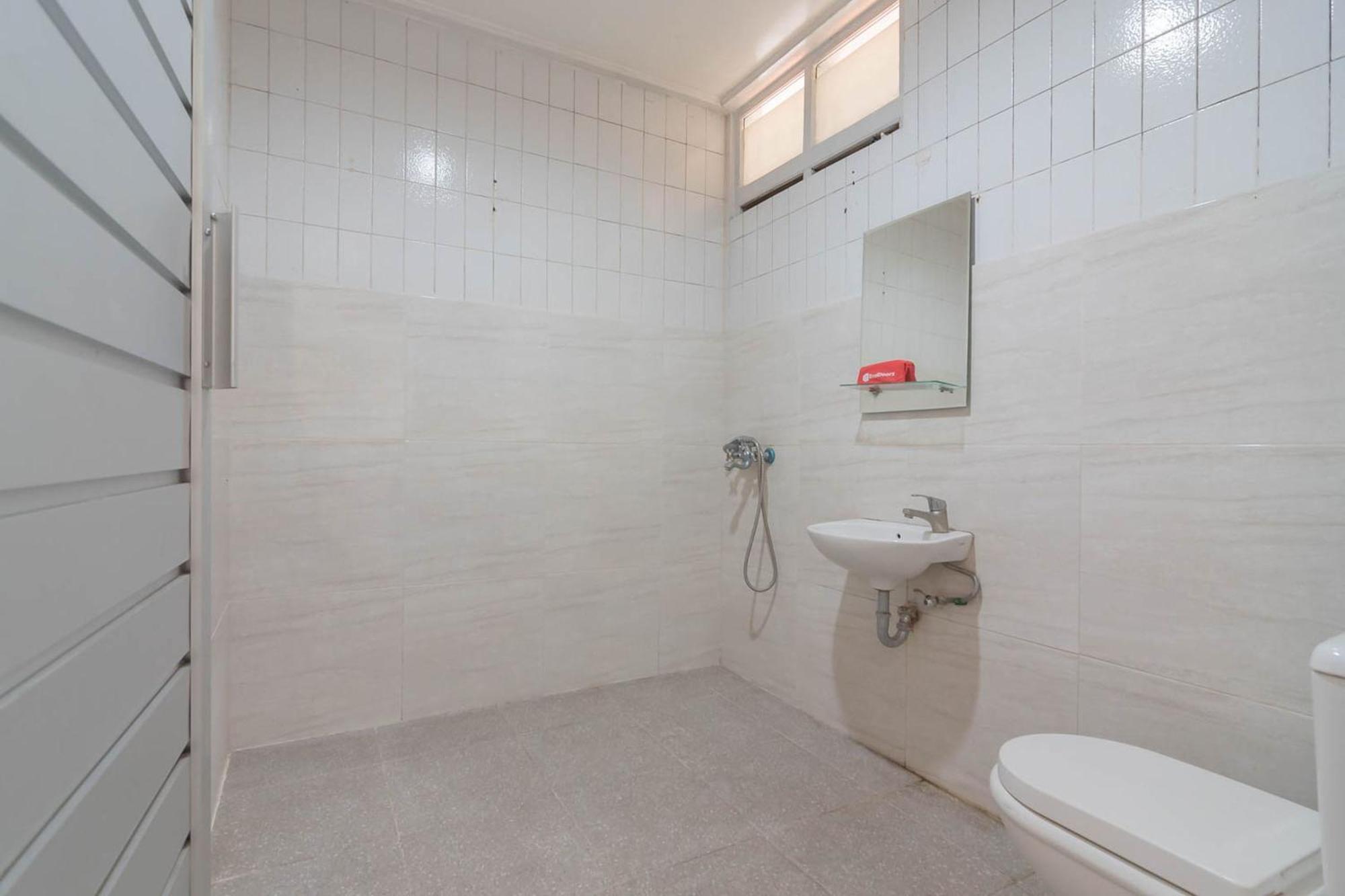 Hotel Reddoorz At Jalan Raya Lembang Padasul Zimmer foto